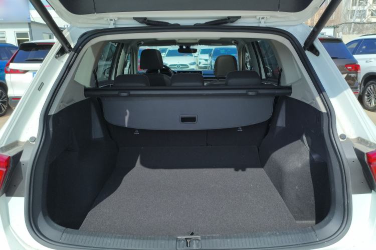 Used Volkswagen Tiguan L 2024 Outstanding Model 330TSI Automatic Two-Wheel Drive R-Line Dragon Glory Edition
