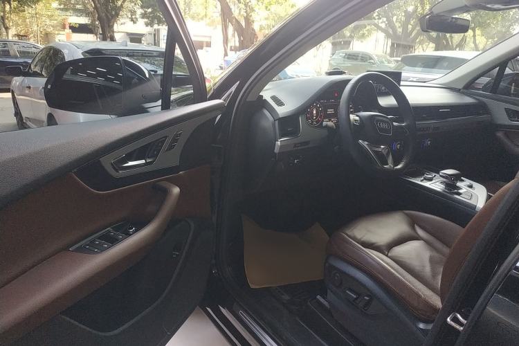 Used Audi Q7 2018 40 TFSI Comfort Model
