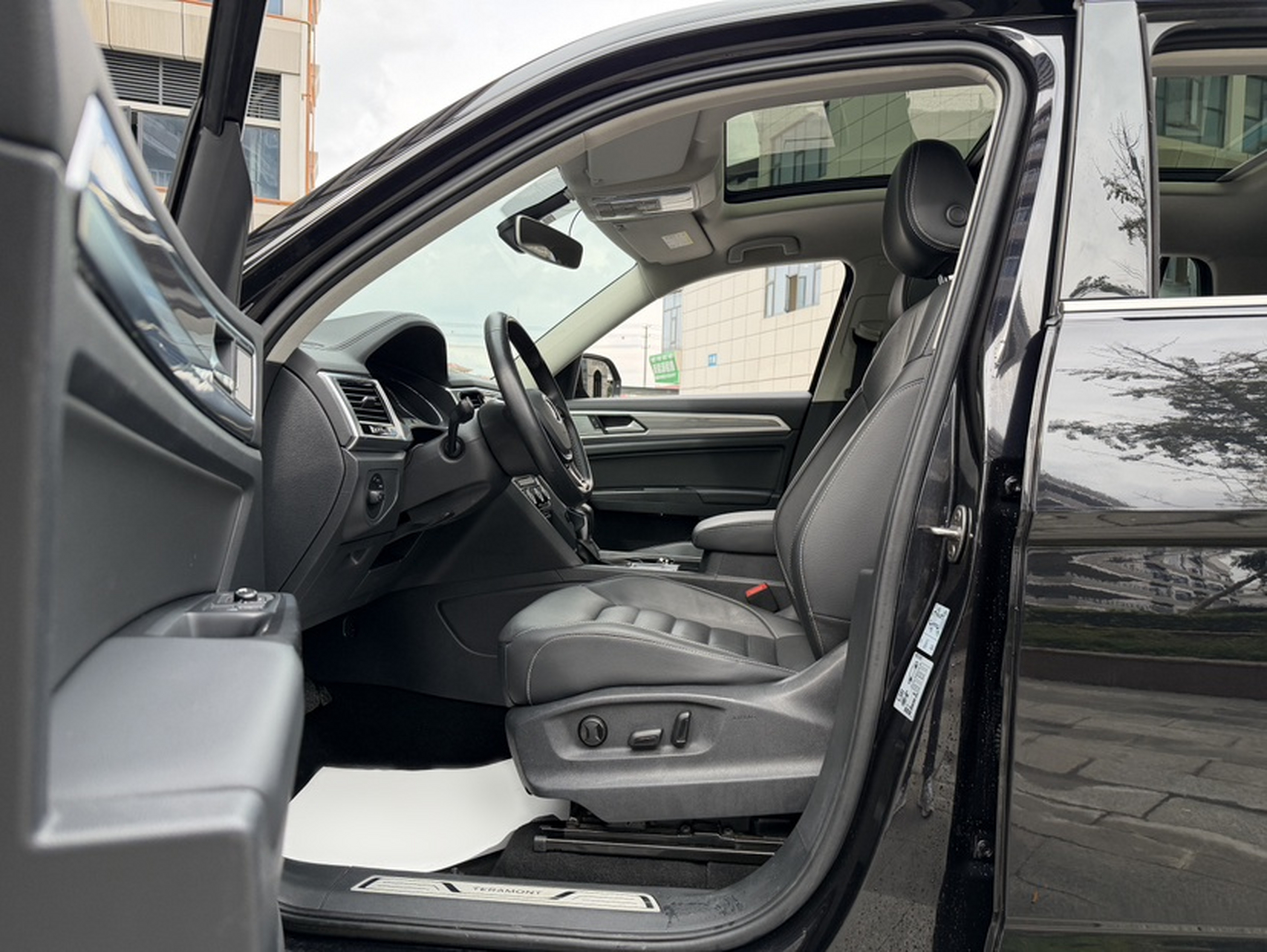 Переднее сиденье в автомобиле