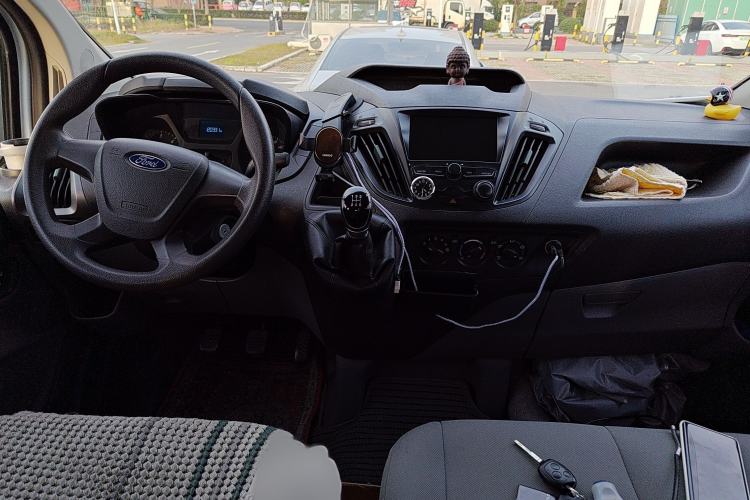 Used Ford Transit 2017 2.0T Diesel Multi-Purpose Commercial Vehicle Short Wheelbase Low Roof China V Standard