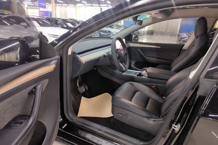 Used Tesla Model Y 2022 Long-Range All-Wheel-Drive Version