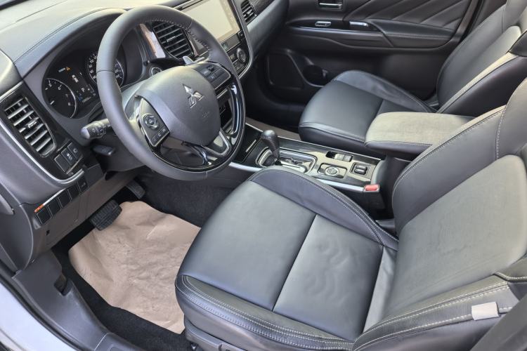 Used Mitsubishi Outlander 2019 2.4L 4x4 Zhi Xiang Edition 5 Seats China VI Standard