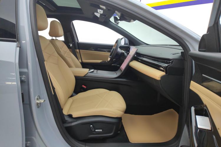 Used  L6 2023 125km MAX
