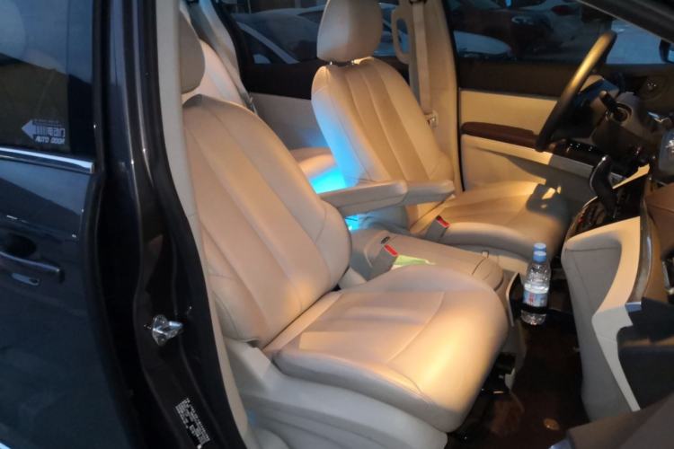 Used Buick GL8 2023 Land Executive Class Comfort Model
