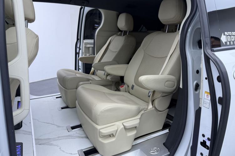 Used Toyota Sienna 2021 2.5L Hybrid Luxury Edition
