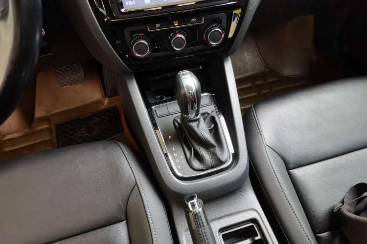 Used Volkswagen Sagitar 2015 230TSI Automatic Comfort Version
