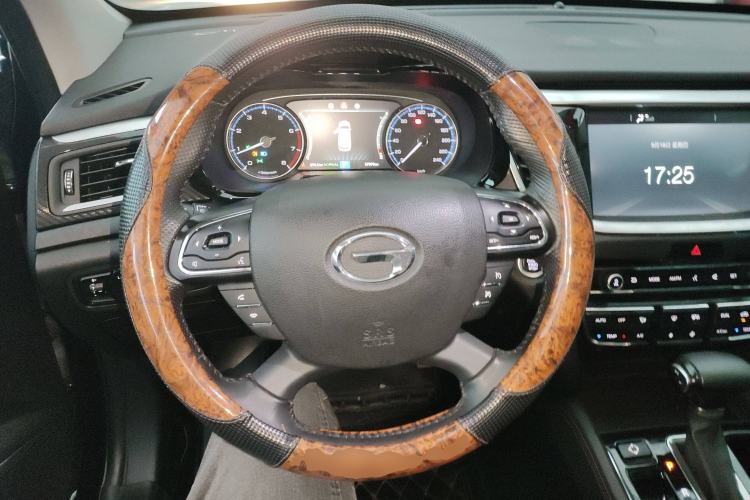 Used GAC Trumpchi GS7 2017 280T Two-Wheel Drive Luxury Model
