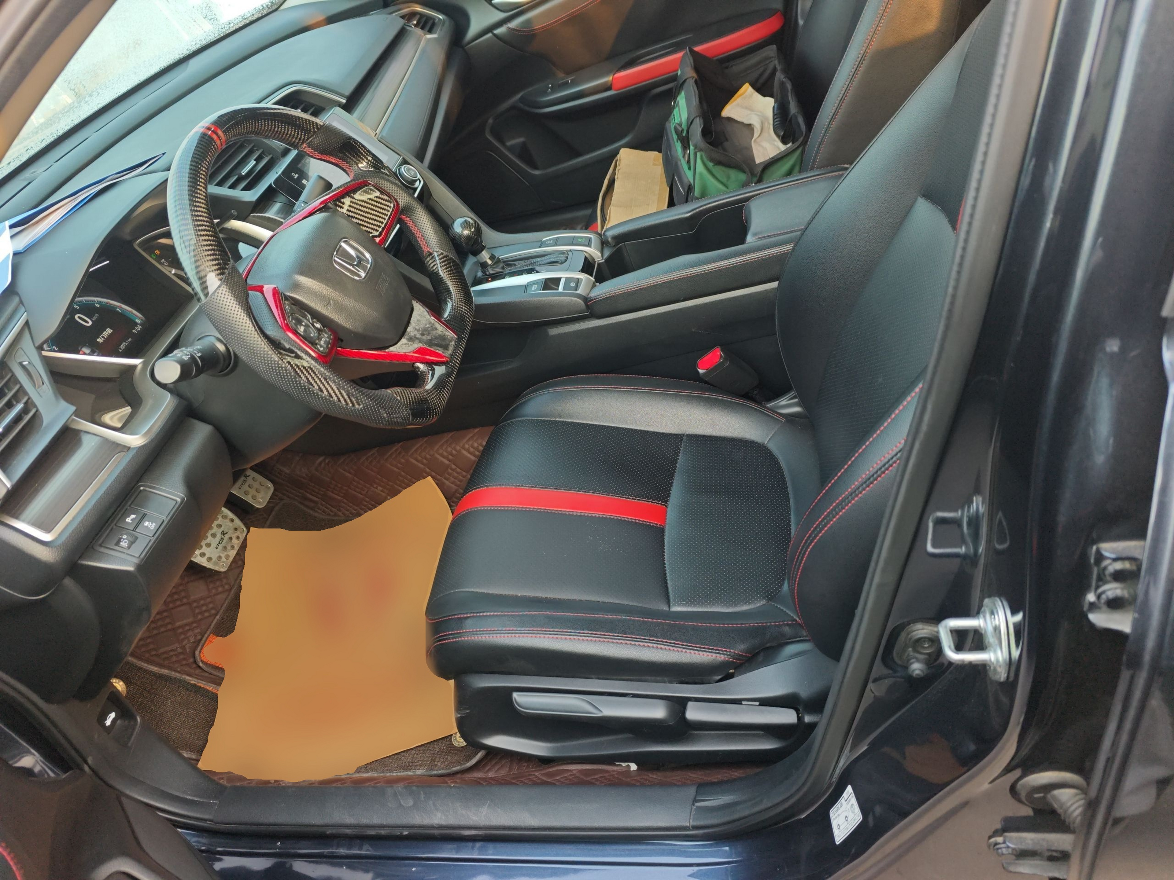 Переднее сиденье в автомобиле