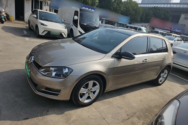 Used Volkswagen Golf 2017 1.6L Automatic Comfort Million-Vehicle Anniversary Edition
