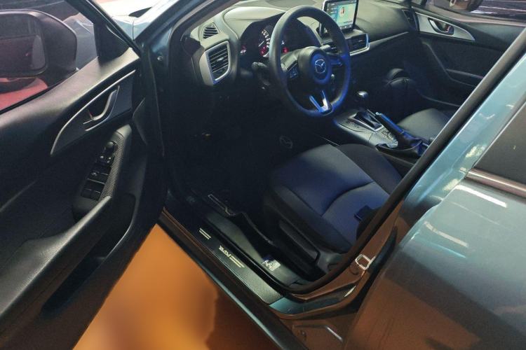 Used Mazda Mazda 3 Axela 2017 Sedan 1.5L Automatic Comfort Model China VI Standard
