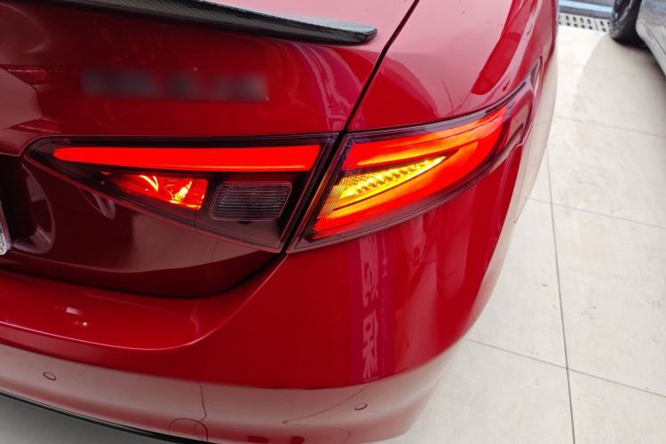 Used Alfa Romeo Giulia 2017 2.0T 280HP Luxury Edition
