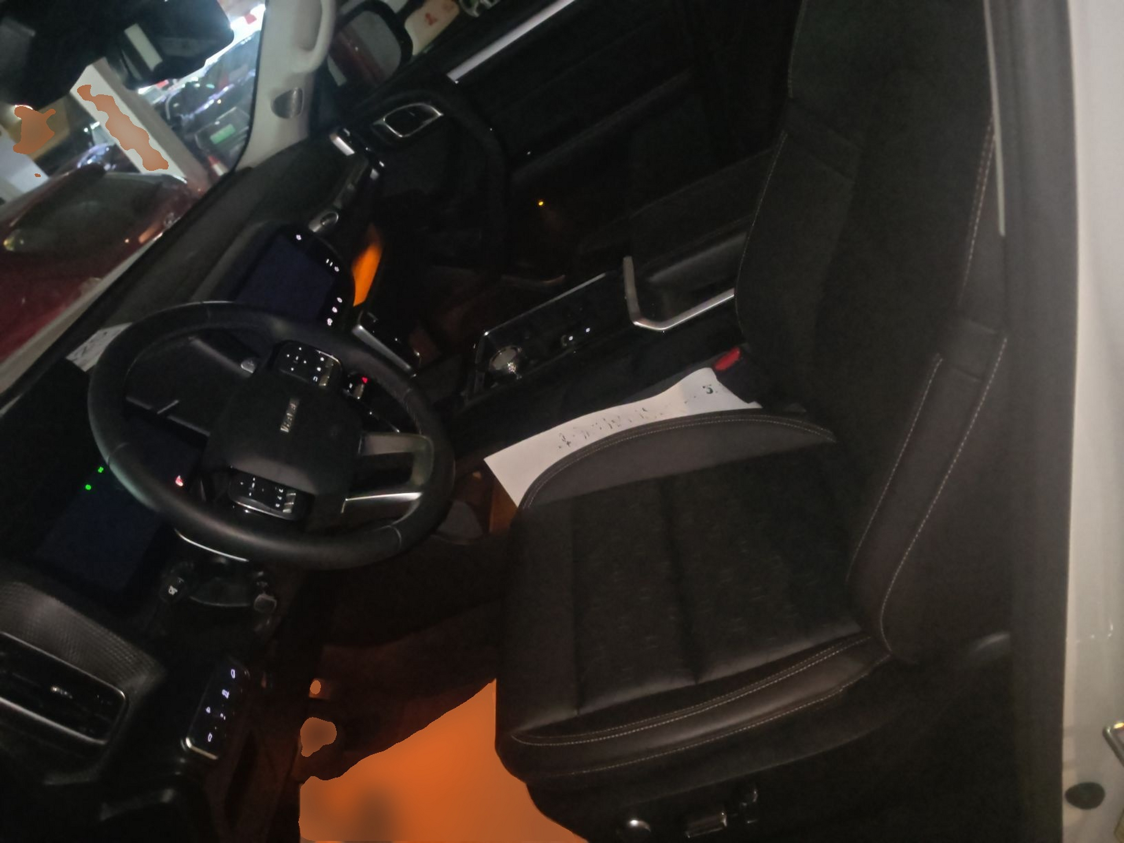 Переднее сиденье в автомобиле