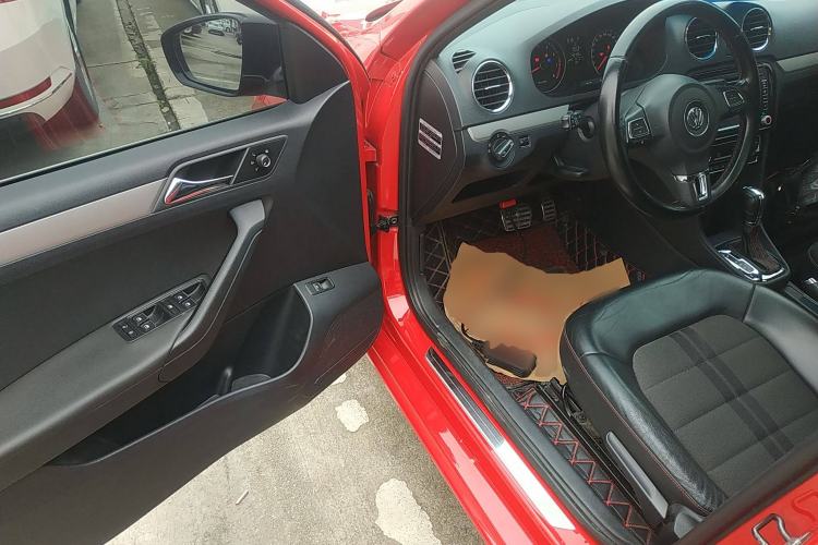 Used Volkswagen Jetta 2015 1.4TSI Automatic Sport Model
