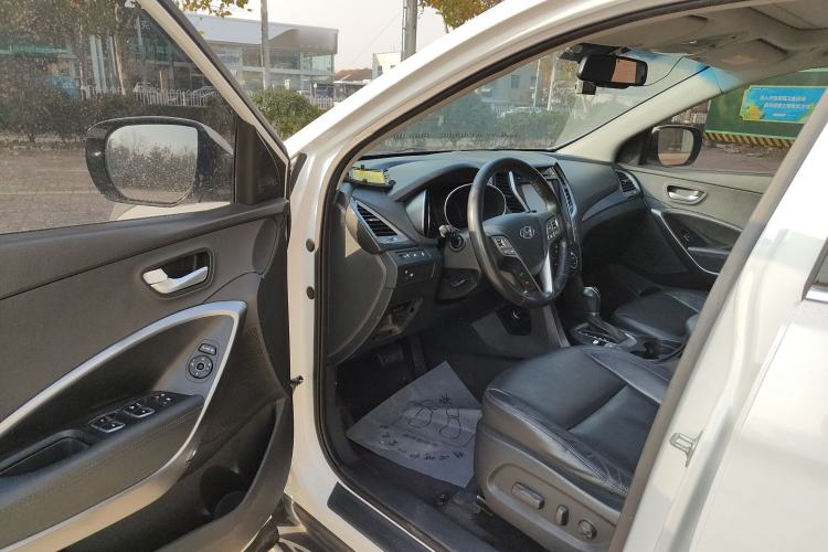 Used Hyundai Santa Fe 2015 2.0T Automatic Two-Wheel Drive Smart Version 5 Seats
