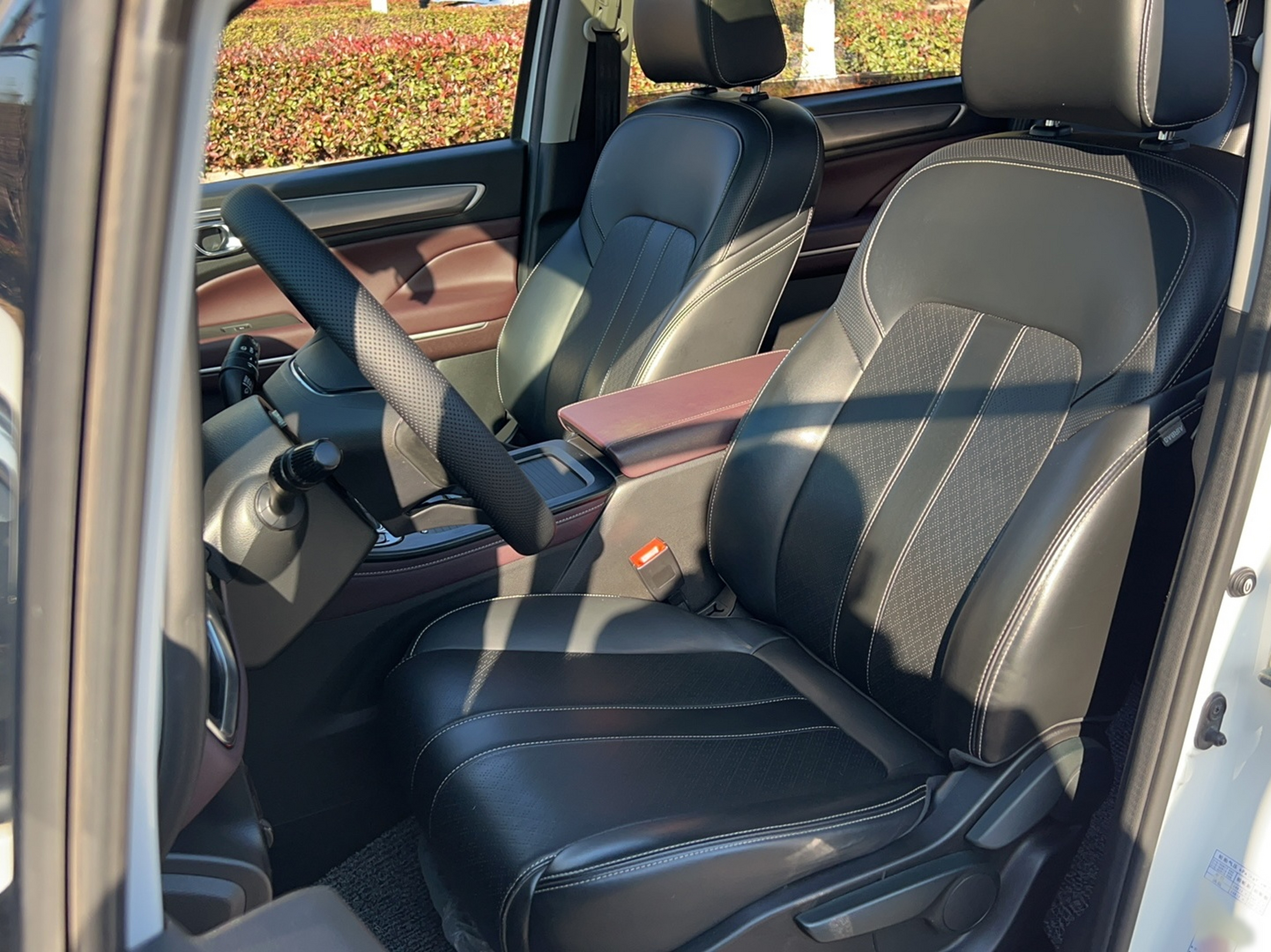 Переднее сиденье в автомобиле