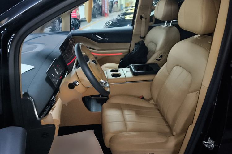 Used VOYAH Dream 2025 PHEV Four-Wheel Drive Prestige Kunpeng Edition
