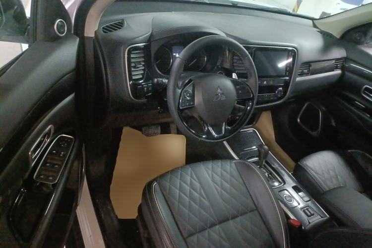 Used Mitsubishi Outlander 2020 2.4L 4x4 Zhi Xiang Edition 7-Seater