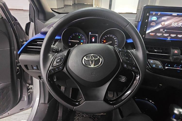 Used Toyota IZOA 2020 2.0L Yichi Version

