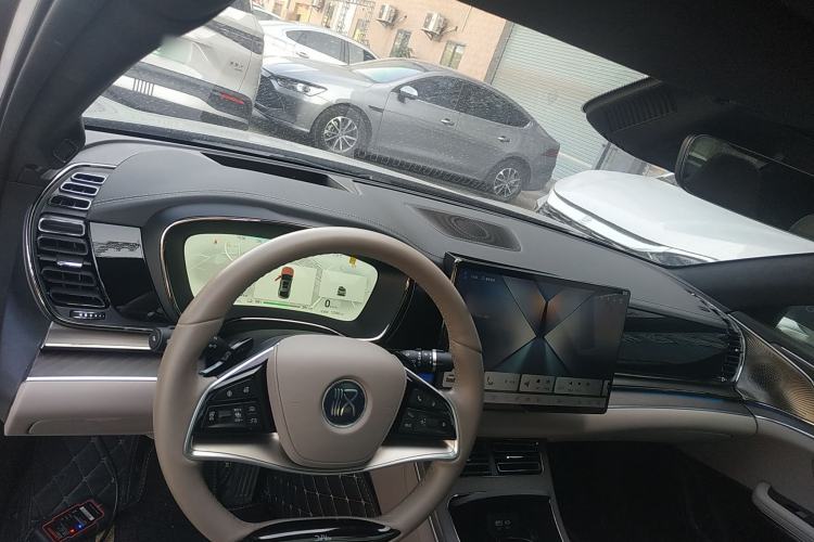 Used BYD Han 2024 EV Glory Edition 610 km All-Wheel Drive "Tian Shen Zhi Jia" Intelligent Driving Model