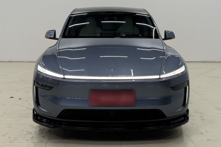 Used Tesla Model Y 2025 Long-Range All-Wheel-Drive Version