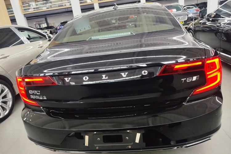 Used Volvo S90 New Energy 2019 T8 E-Drive Hybrid Honor Edition 3 Seats China VI Standard
