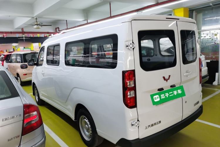 Used Wuling Yangguang 2024 300KM Comfort Version Passenger Van 75kW
