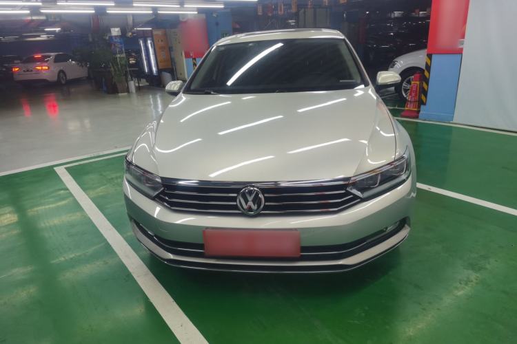 Used Volkswagen Magotan 2017 330TSI DSG Luxury Model
