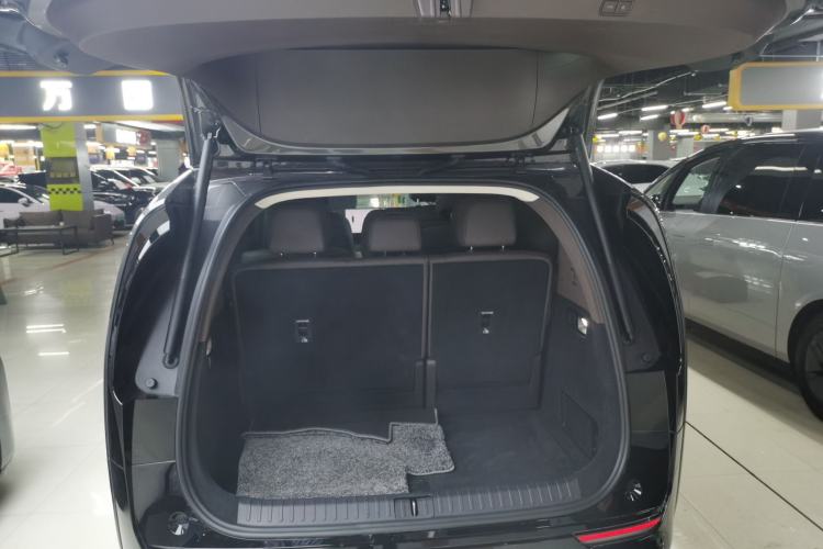 Used Li Auto MEGA 2024 Ultra Model
