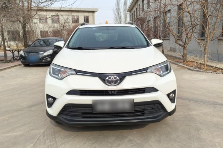 Used Toyota RAV4 2019 2.0L CVT Two-Wheel Drive Luxury Version China VI Standard