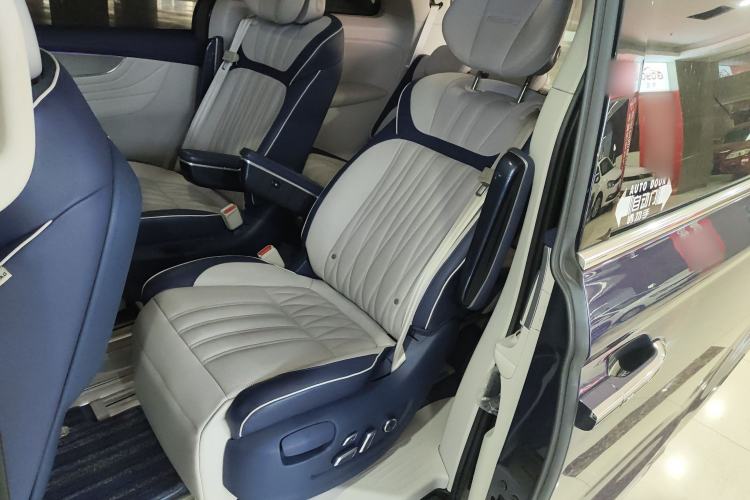 Used Roewe iMAX8 2022 400TGI Prestige Edition
