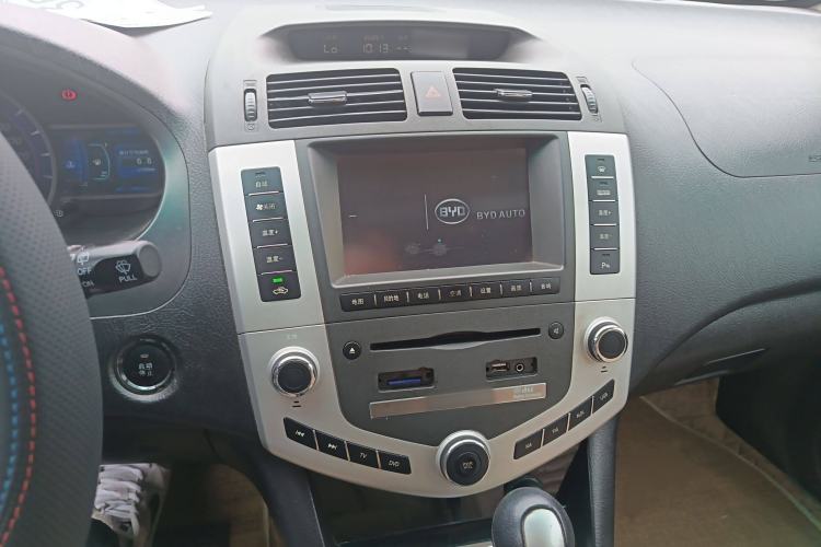 Used BYD S6 2013 Jingyue Edition 2.4L Automatic Luxury Model 5 Seats
