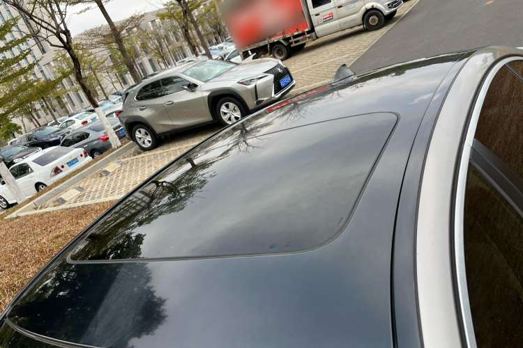 Used BMW 5 Series 2014 520Li Elegant Model
