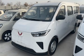 Used Wuling Yangguang 2024 300km Comfort-Grade Passenger Van 60kW