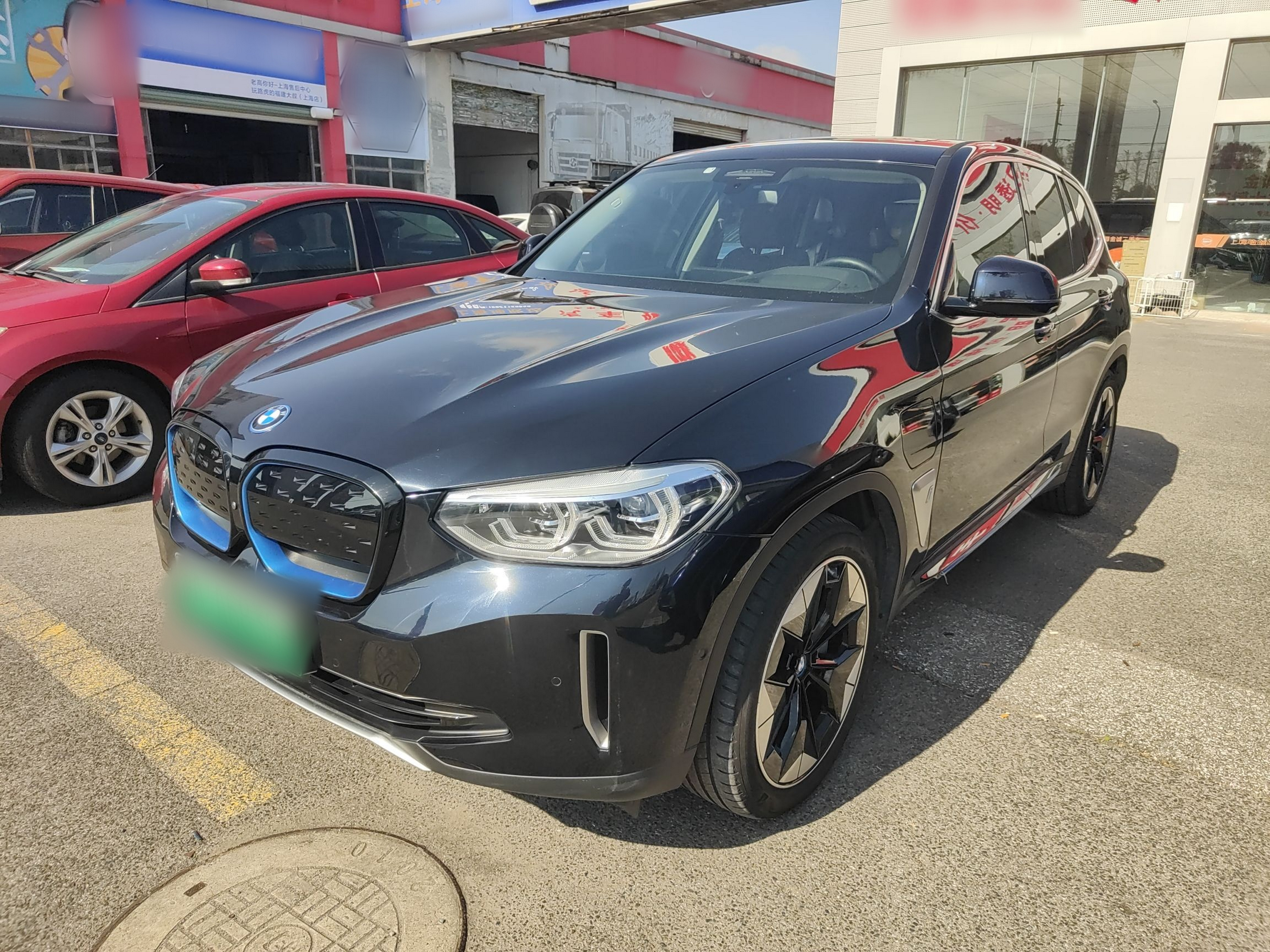 Под передней частью автомобиля