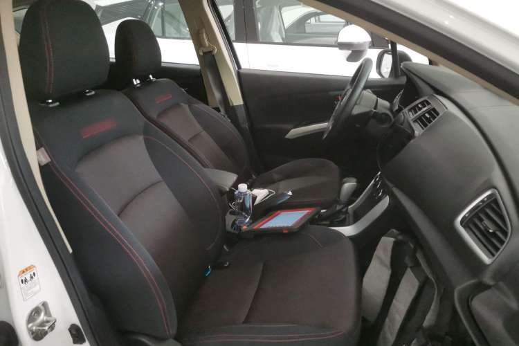 Used Suzuki S-Cross 2015 1.6L CVT Two-Wheel Drive Entry-Level Trim
