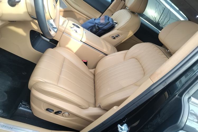 Used VOYAH Dream 2025 PHEV Four-Wheel-Drive Flagship Kunpeng Edition
