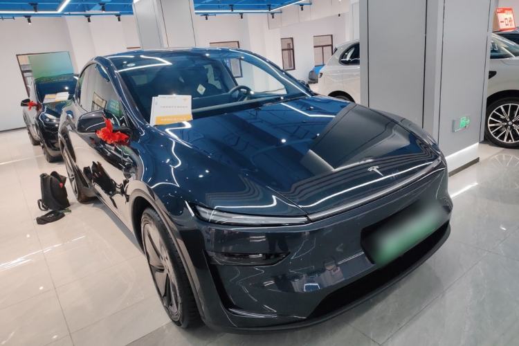 Used Tesla Model Y 2025 Long-Range All-Wheel-Drive Version