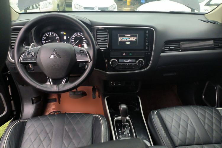 Used Mitsubishi Outlander 2020 2.4L 4x4 Zhi Xiang Edition 7-Seater
