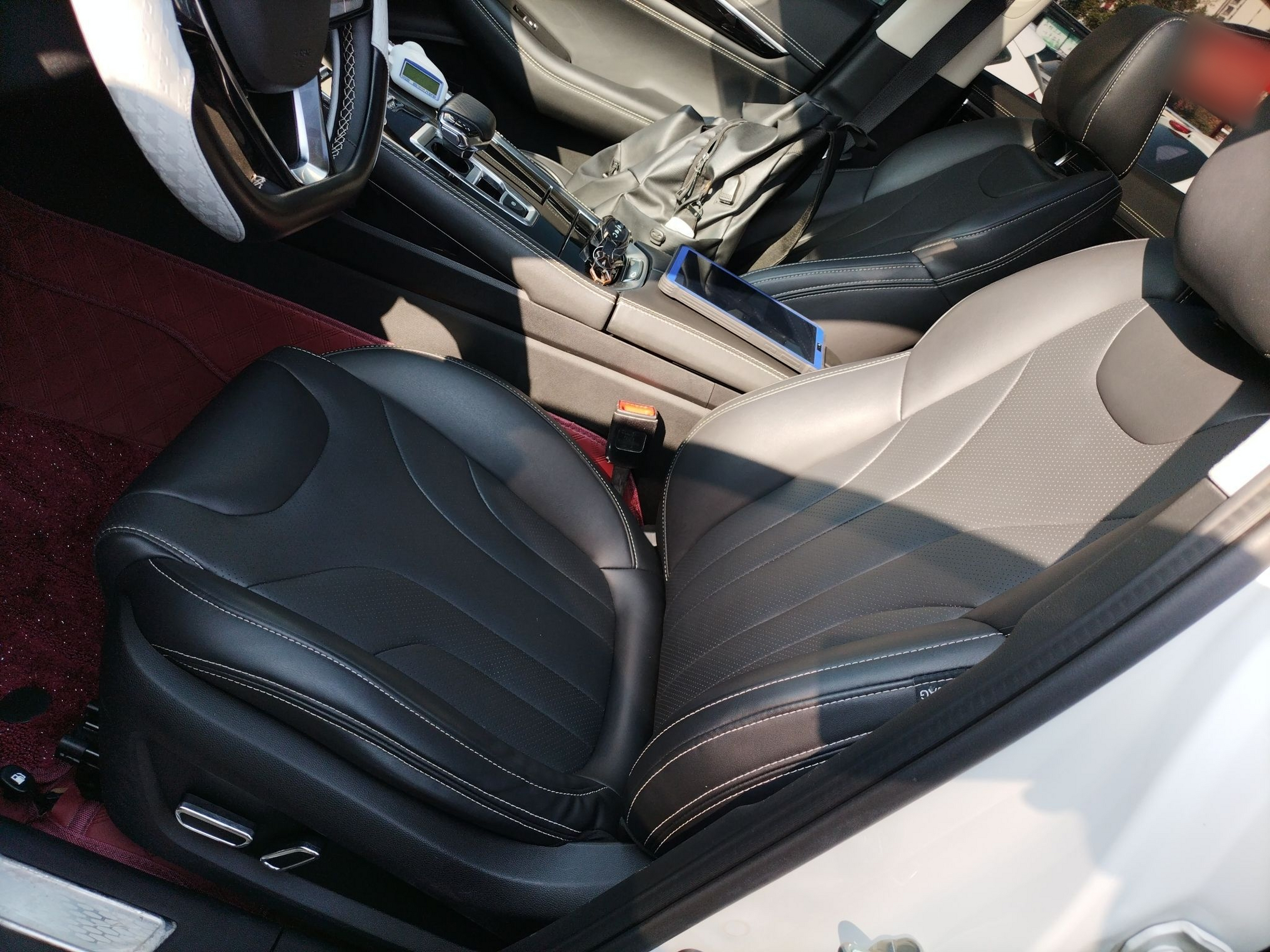 Переднее сиденье в автомобиле