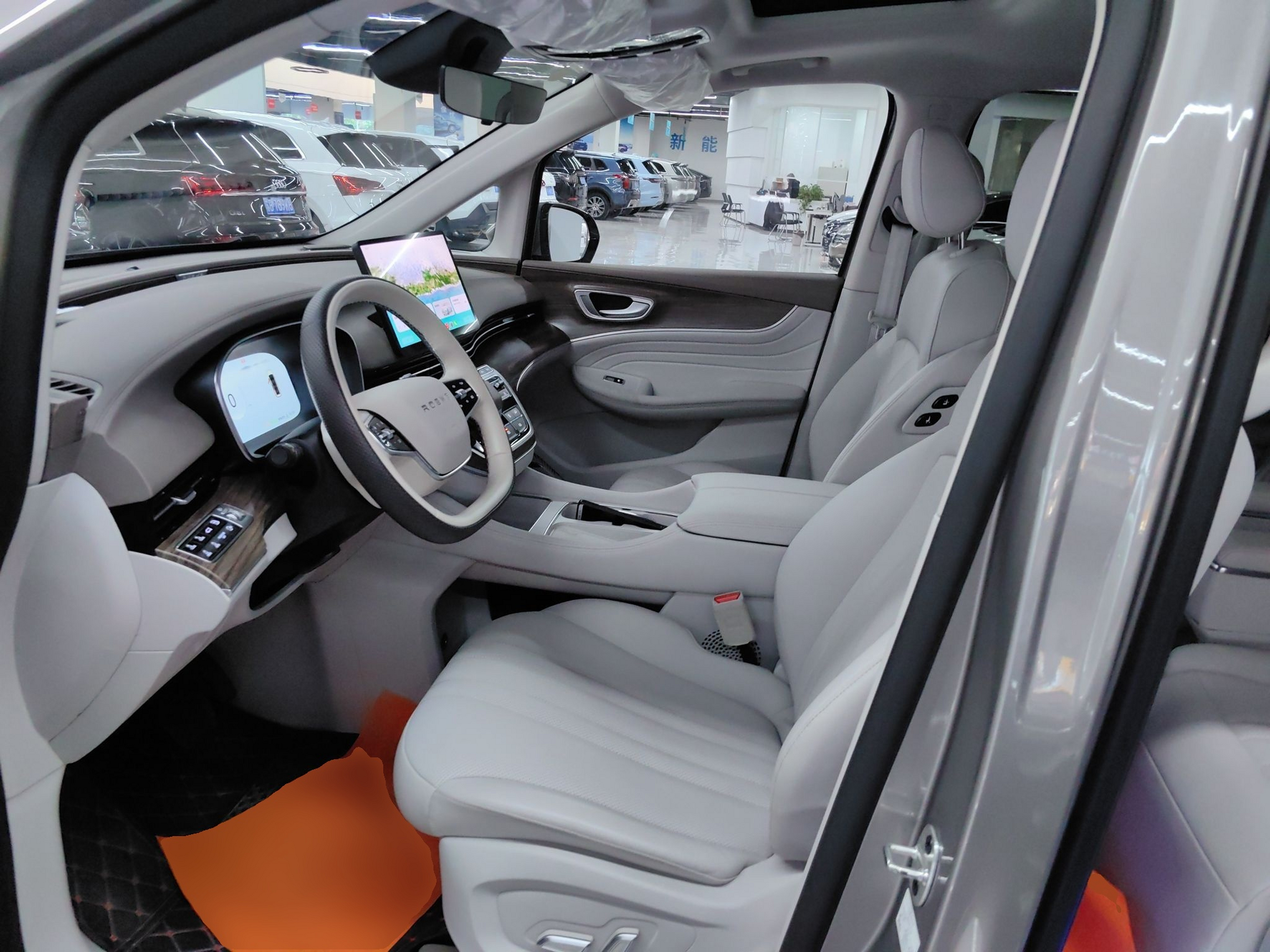 Переднее сиденье в автомобиле