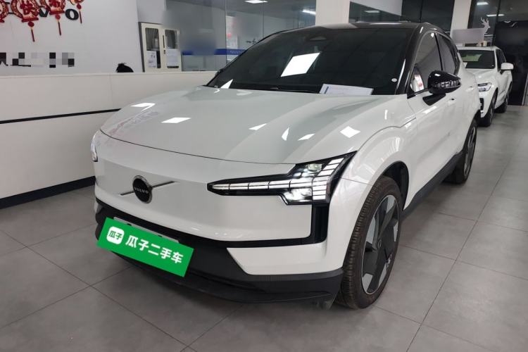 Used Volvo EX30 2025 Rear-Drive Long-Range Plus Model