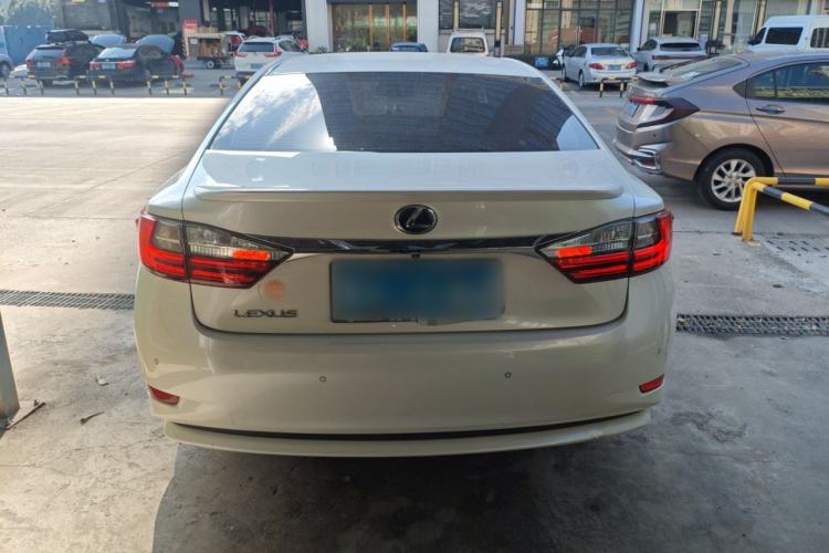 Used Lexus ES 2015 300h Comfort Edition
