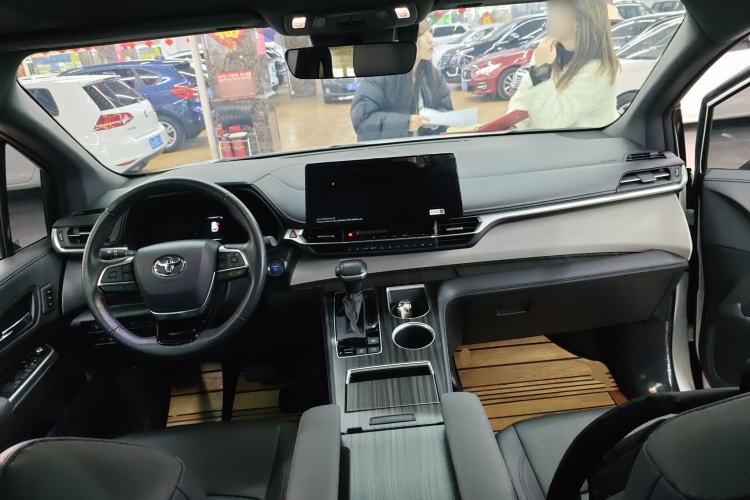 Used Toyota Granvia 2023 2.5L Hybrid Prestige VIP Edition
