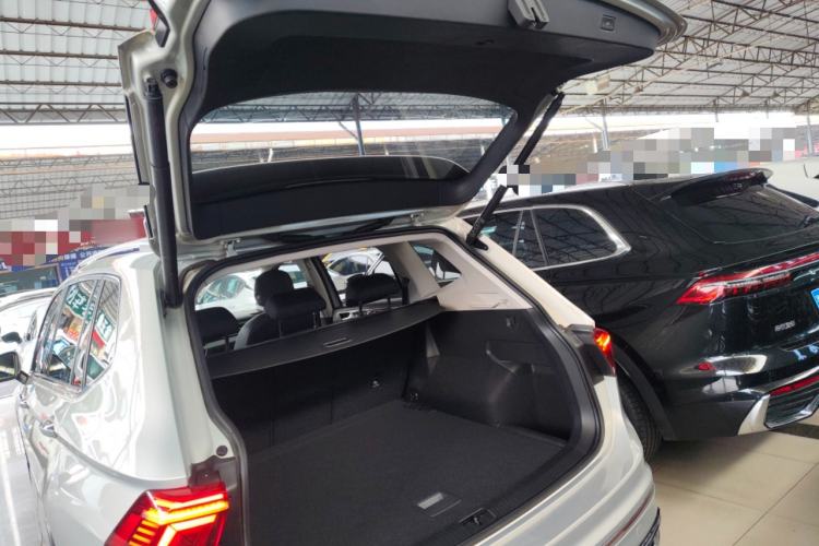 Used Volkswagen Tiguan L 2023 Restyled 330TSI Automatic Two-Wheel Drive R-Line Enhanced Comfort Version
