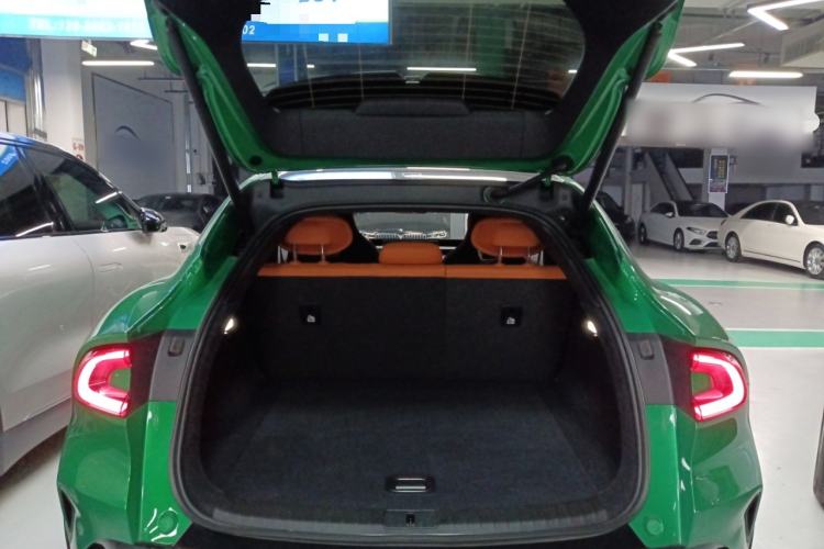 Used  YU7 2025 Ultra-Long Range High-Performance All-Wheel-Drive Max Edition
