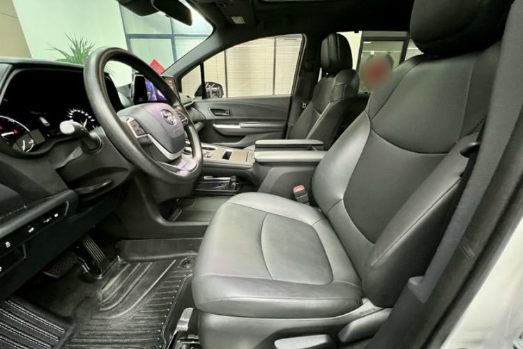 Used Toyota Granvia 2024 2.5L Hybrid Luxury Edition
