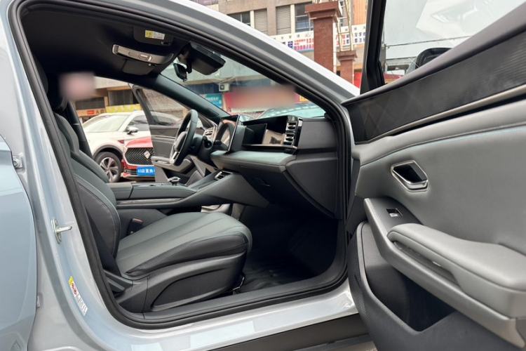 Used BYD Qin L 2025 DM-i Smart Drive 80KM Leading Model