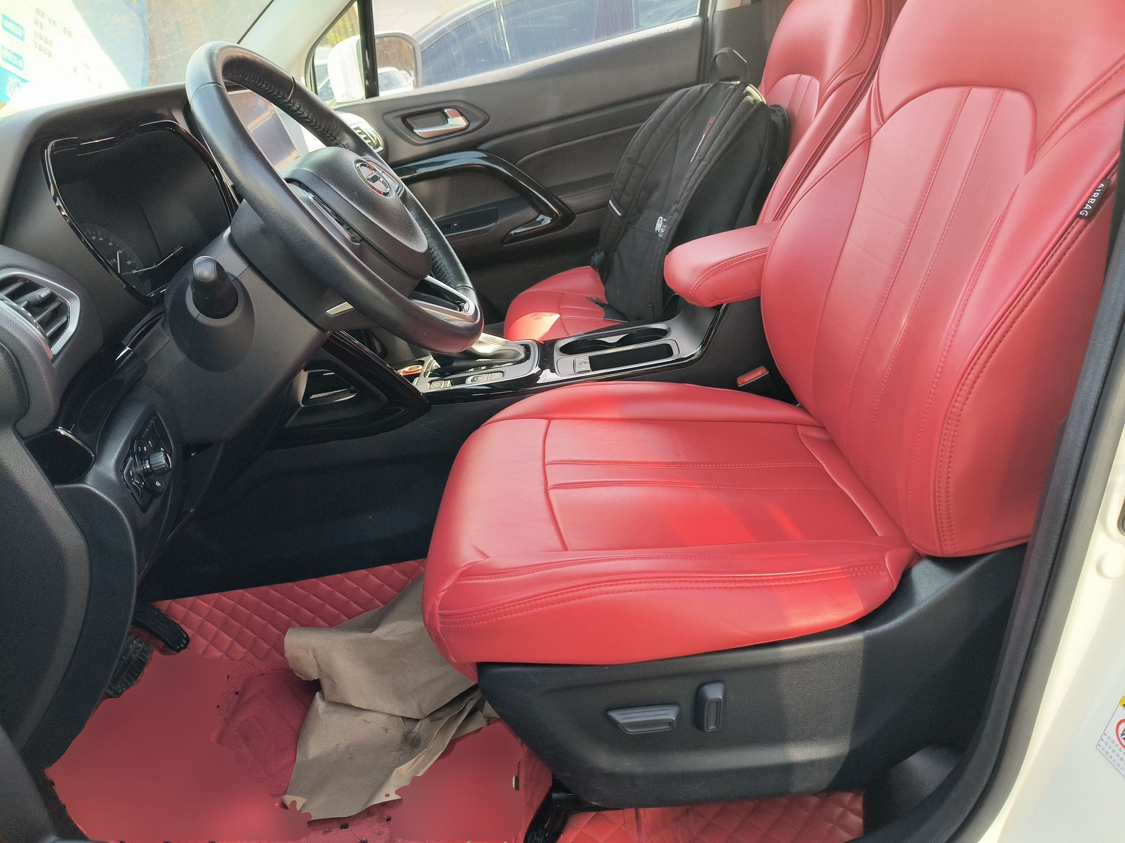 المقاعد الأمامية داخل السيارة