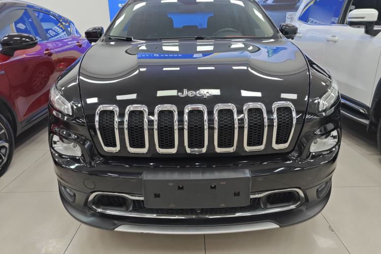 Used  Cherokee 2020 2.0L Two-Wheel Drive Classic Sports Edition