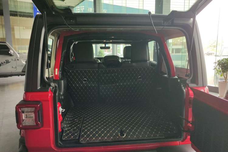 Used  Wrangler 2019 2.0T Sahara 4-Door Version China V Standard
